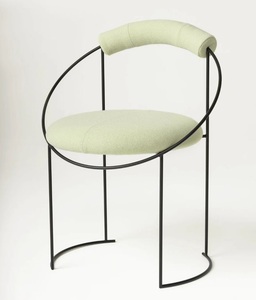 Silla de jardín Bistro de hierro con acabado negro de diseño moderno, ligera, apilable para uso en exteriores e interiores en restaurantes - Product Image 4