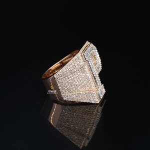 Jolie bague Hip Hop lettre P entièrement buste en diamants ronds brillants et taille baguette cultivés en laboratoire avec or rose 14kt - Product Image 3