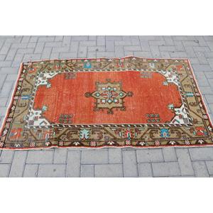 Alfombra Turca Vintage, Alfombra de 3.2x5.7 pies, Alfombra Abstracta con Detalles Rojos - Product Image 3