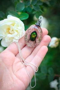 สร้อยคอเรซินรูปเมฆท้องฟ้าสีฟ้าเข้มสำหรับผู้หญิงทำจากนีโอเก็ตบนอีพ็อกซี่สีฟ้าเข้ม - Product Image 6