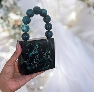 Mini sac à main élégant fait à la main en Inde, style vintage bohème, pochette en résine et velours pour femmes, broderie, fermeture éclair, perles, événements d'automne - Product Image 4