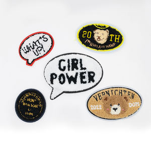 Parches Bordados de Alta Calidad con Diseño de Logotipo Personalizado para Ropa y Accesorios - Product Image 1