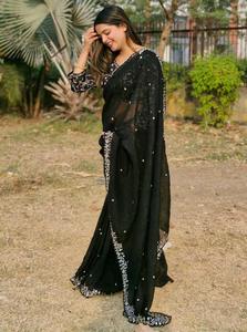 SECUENCIA GEORGETTE DE DISEÑADOR CON FRONTERA DE TUBERÍA TRABAJO SAREE CON BLUSA DESCOSADA NEGRO - Product Image 2