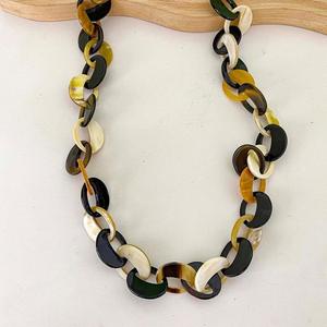 Collier de luxe en corne de buffle fait à la main, bijoux naturels et durables pour femmes, haute qualité - Product Image 4