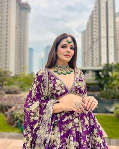 Lehenga choli pour femmes Purpul imprimé fleuri paillettes Zari broderie travail designer vêtements de fête vêtements de mariage indien vêtements de mariée - Product Image 1