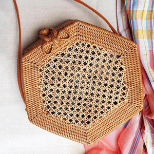 Sac bandoulière en rotin tressé à la main, sac à bandoulière bohème pour la plage, accessoire d'été - Product Image 5