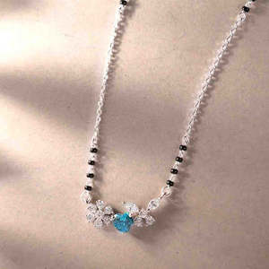 Compre un Mangalsutra de Plata Pura con Baño de Oro, Cadena de Perlas y Diamantes, Estilo Étnico Religioso, Regalo Perfecto para su Esposa - Product Image 2