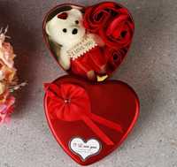 Kotak Kaleng Bentuk Hati Ringan Modern untuk Hari Valentine, Set Kerajinan Hadiah dengan Boneka Beruang Mini, Bunga Sabun Beraroma, Dapat Dikustomisasi