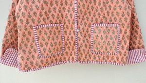 Veste matelassée décontractée en coton Manteau réversible Saison d'hiver Kantha Veste courte Impression à la main Tissu tissé Techniques lavées - Product Image 2