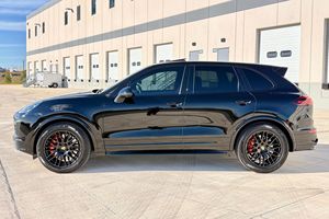 Porsche Cayenne GTS 2018 USADO, Volante a la Izquierda/Derecha - Product Image 2