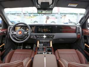 SUV Sport d'occasion 2024, 4.0t V8, vitesse 200 km/h, 8 cylindres essence, taille des pneus R17, 4 places, cuir, boîte automatique, toit ouvrant panoramique - Product Image 3