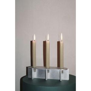 Bougeoir en aluminium artisanal artistique avec des motifs complexes et des détails uniques pour améliorer la beauté des intérieurs de maison - Product Image 1