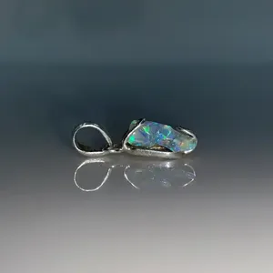 Pendentif de mariage en argent pour enfants, forme amoureux, avec cristaux multicolores de qualité vintage, strass et imitation perle, pierres brutes - Product Image 1