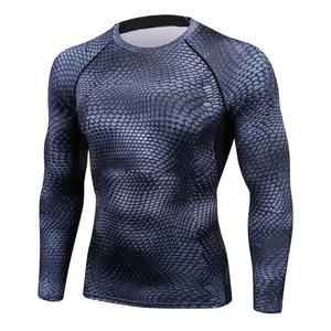 Vêtements en gros pour hommes avec logo personnalisé imprimé ras du cou Rash Guard en différentes couleurs et tailles manches longues et courtes - Product Image 2