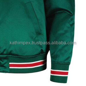 Chaqueta de bombardero Varsity hecha a mano vintage ligera para hombre, ropa informal y atlética de satén a la moda - Product Image 5