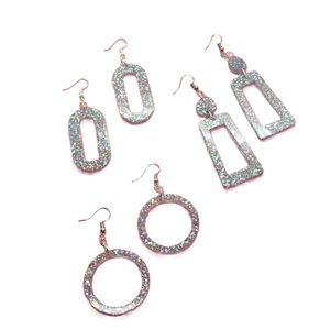 Pendientes de gota de flor de resina, joyería de declaración de verano ligera, pendientes de aro geométricos de resina, estilo llamativo ligero de moda - Product Image 4