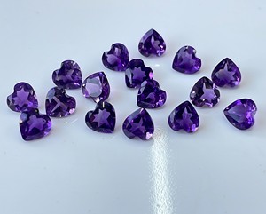 Amatista natural Corte de corazón de 5mm Facetado-Corte de corazón de amatista púrpura suelto Calidad superior - Product Image 1