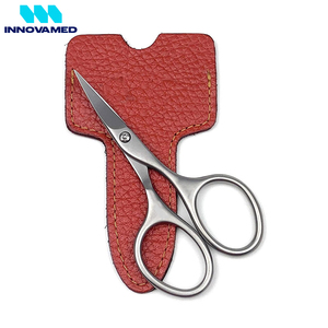 Ciseaux à ongles à cuticules de forme incurvée à poignée antidérapante en acier inoxydable à pointe pointue avec logo personnalisé PAR INNOVAMED - Product Image 4