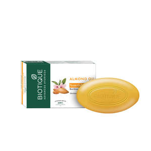 Barra de Baño Nutritiva Biotique con Aceite de Almendras, Neem y Coco, 75g, Uso Diario para Todo Tipo de Piel - Product Image 1
