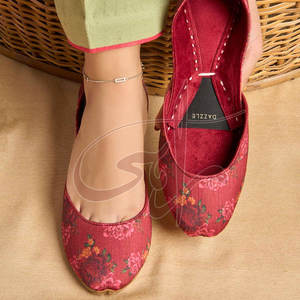 Unique Style Custom Made Women <b>Khussa</b> Customized Color Anti-Slippery Genuine Leather Outsole Velvet Upper Low MOQ in Stock - Product Image 2