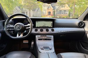Mercedes-AMG E63 S Wagon 2021 Usado en Excelentes Condiciones, 603 hp, Motor V8 Biturbo, Tracción en las Cuatro Ruedas, Color Gris Selenita Magno - Product Image 4