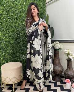 Conjunto de traje de mujer de algodón puro de nuevo diseño de la mejor calidad con Dupatta a juego para uso en fiesta de boda de la India - Product Image 2