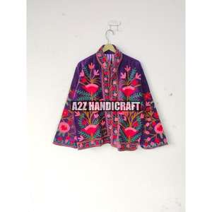 Chaqueta Suzani en tela de terciopelo, ropa de invierno hecha a mano, bordado Suzani de verano, abrigo térmico para mujer, estilo bata, chaqueta de terciopelo y algodón. - Product Image 1