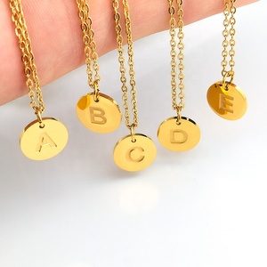 Gran oferta de joyería de acero inoxidable chapado en oro de 18 quilates <span class=keywords><strong>letra</strong></span> inicial A B C D <span class=keywords><strong>E</strong></span> encanto colgante alfabeto collar - Product Image 1