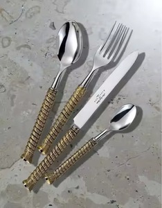 Juego de Cubiertos de Acero Inoxidable Elegante de Primera Calidad, Acabado Espejo Plateado, para Bodas y Eventos Especiales - Product Image 1