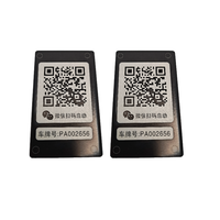 Plaque de numéro de table en métal carré argenté gravée au laser en acier inoxydable personnalisée avec code QR pour restaurant