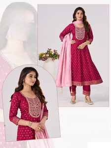 Lehenga Choli de 14 kg con estampado de foil en Chanderi pesado y accesorios para boda, elegante - Product Image 2