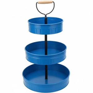 Elegante Bandeja de Servicio de Metal Dorado de 3 Niveles con Soporte y Asa de Madera, Forma Redonda, Exhibición de Postres para Fiestas y Eventos - Product Image 4