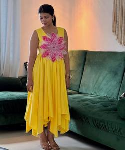 Kurta เสื้อผ้าพื้นเมืองสีเหลืองงานปาร์ตี้ชิ้นเดียวงานตัดแปะดอกไม้ผ้าพาราพาราแฟนซี - Product Image 4