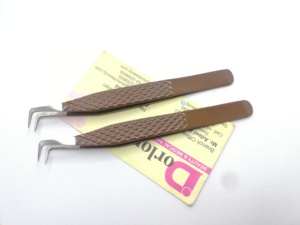 Pince à épiler à volume russe à 90 degrés de couleur marron en acier inoxydable testée à la main - Product Image 2