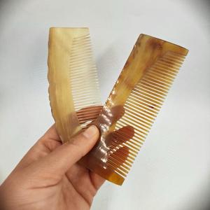 Peine de Cuerno de Vaca Hecho a Mano, Ecológico, de Dientes Anchos con Acabado Liso para Cabello Grueso y Rizado - Estilismo Profesional y Decoración del Hogar - Product Image 6