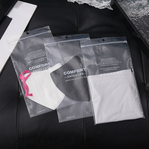 Sacs à fermeture éclair en PE haute transparence pour chaussettes, masques, manchons de bras, avec design imprimé et refermables - Product Image 2