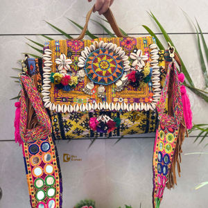Bolso Banjara hecho a mano, superventas, nuevo diseñador, bordado, bohemio, elegante, bolso con flecos para uso de mujer - Product Image 1