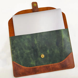 Housse pour ordinateur portable en cuir véritable de luxe, moderne, durable, portable, légère, personnalisable, fabriquée à la main pour les hommes d'affaires et les professionnels - Product Image 1