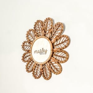 Accessoires de décoration pour chambre de bébé Plaque d'identification en rotin naturel avec logo personnalisé Panneau en bois - Product Image 5