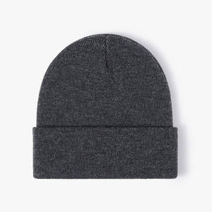 Gorros de Punto Personalizados con Logotipo para Etiquetas de Ropa - Product Image 5