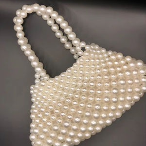 Bolsa de almacenamiento hecha a mano moderna con cuentas de perlas de marfil | Bolso de hombro Hobo de plástico de gran capacidad con uso en armario - Product Image 1