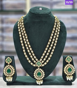 Bijoux pour femmes à la mode pour mariage fonction nuptiale pierre Kundan cloutée avec ensemble plaqué or Antique avec boucle d'oreille et Mangtika - Product Image 6