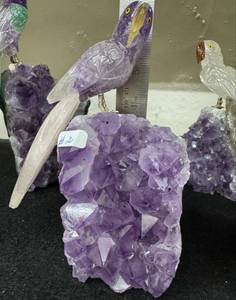 Grappe d'améthyste avec spécimen d'oiseau Stalactite Pierre semi-précieuse d'Inde - Product Image 1