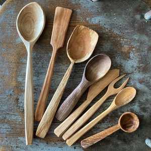 Cuillère de cuisine de luxe en bois foncé au design antique personnalisable artisanat naturel fabriqué en Inde - Product Image 1