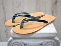Sandalias de cuero genuino hechas a mano para mujer, en negro y marrón, con estampado digital, diseño plano moderno, por MS Handicraft