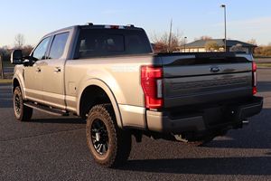 F-250 Super Duty Lariat Tremor 4x4 2022, moteur V8 de 7,3 litres, pack tout-terrain Tremor, peu modifié - Product Image 4