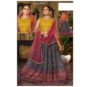 Conjunto de Kurta Tradicional India-Pakistaní de Algodón Artístico para Mujer, Hermosa Textura de Tela, Movimiento Equilibrado, Estilo Cultural - Product Image 2