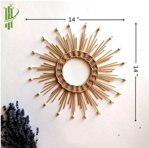 Best-seller 2025 Set de table en rotin rond avec poignées en bois et fond en nacre - Product Image 1