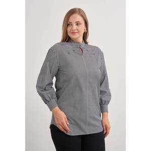 Blusa Elegante de Popelina con Estampado de Leopardo y Cuello Bordado - Product Image 3