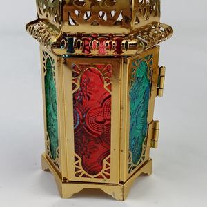 Lanterne décorative Vintage en métal avec verre coloré, bougeoirs métalliques de couleur dorée pour suspendre et décoration au sol - Product Image 5